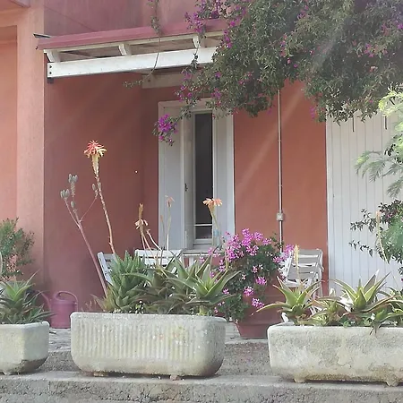 Grazioso Con Piccolo Giardino アパート